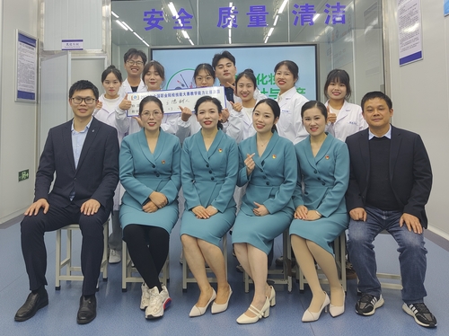 技精于勤，榮光綻放——我校在2021年全國職業(yè)院校技能大賽教學(xué)能力比賽中榮獲化妝品技術(shù)開發(fā)二等獎(jiǎng)